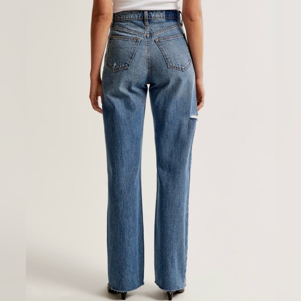 Abercrombie Women's Curve Love High Rise Loose Jean with slash - Picture 2 of 5